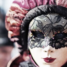 masque de carnaval illustrant le masque social et la personnalité - psy, psychothérapie, valenciennes